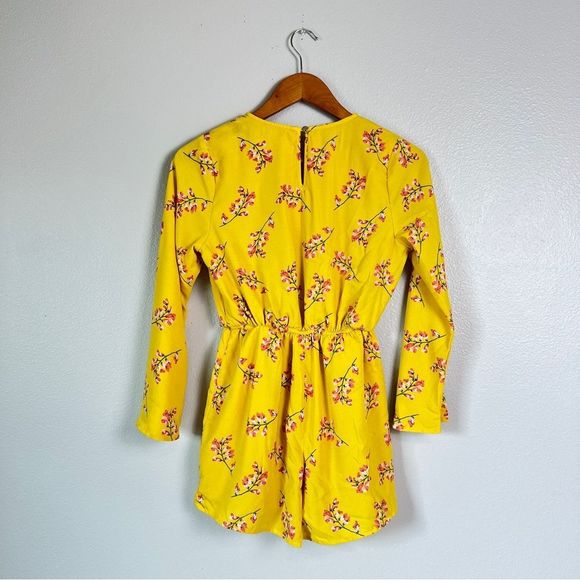 Gianni Bini Yellow Floral V-neck Tie Waist Romper With Bell Sleeves - Picture 7 of 8